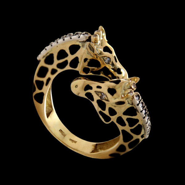 Кольцо в желтом золоте с фианитами и эмалью